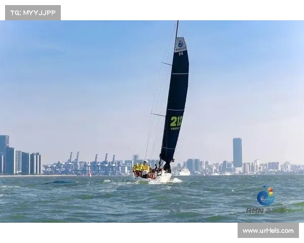 世界帆船锦标赛:澳大利亚队桅杆断裂,维修船紧急救援 世界帆船锦标赛:澳大利亚队桅杆断裂,维修船紧急救援